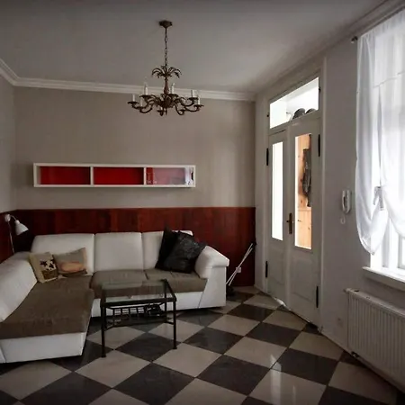 شقة Apartament Z Ogrodkiem سوبوت