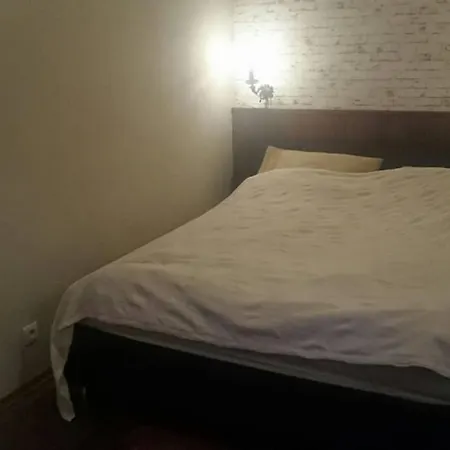 شقة Apartament Z Ogrodkiem